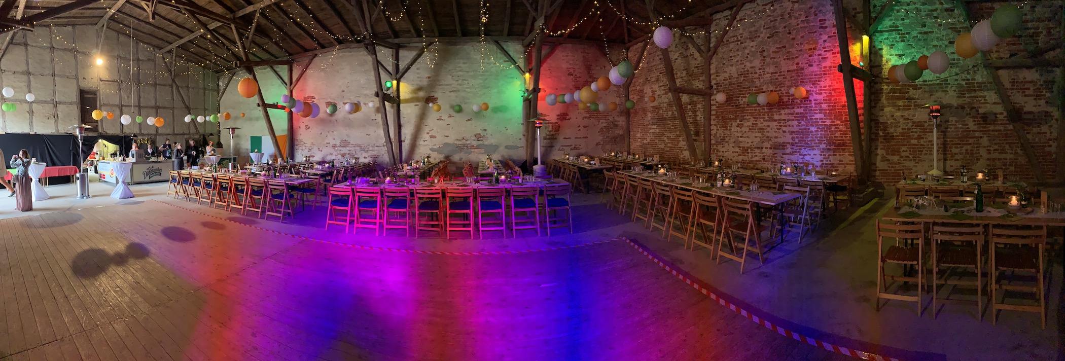 DJ Hochzeit in einer Scheune